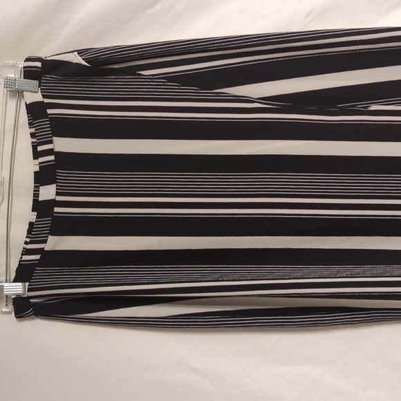 Striped Slit Maxi Skirt - Picture 2 of 8